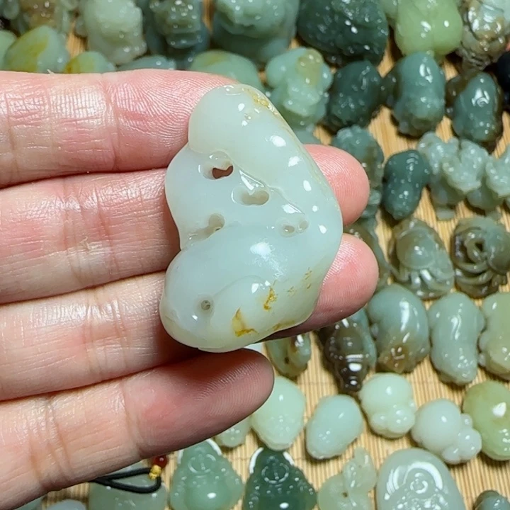 和田玉未镶嵌挂件洛****丽