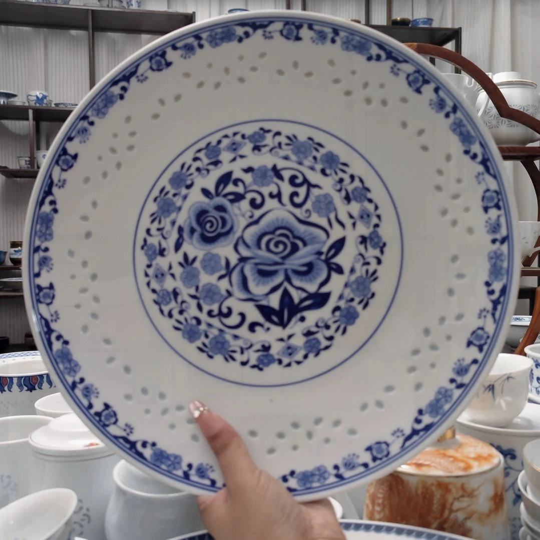 瓷釉下彩梅英12寸平盘一个