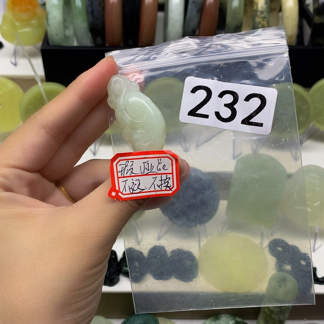 蛇纹石玉颈饰未镶嵌