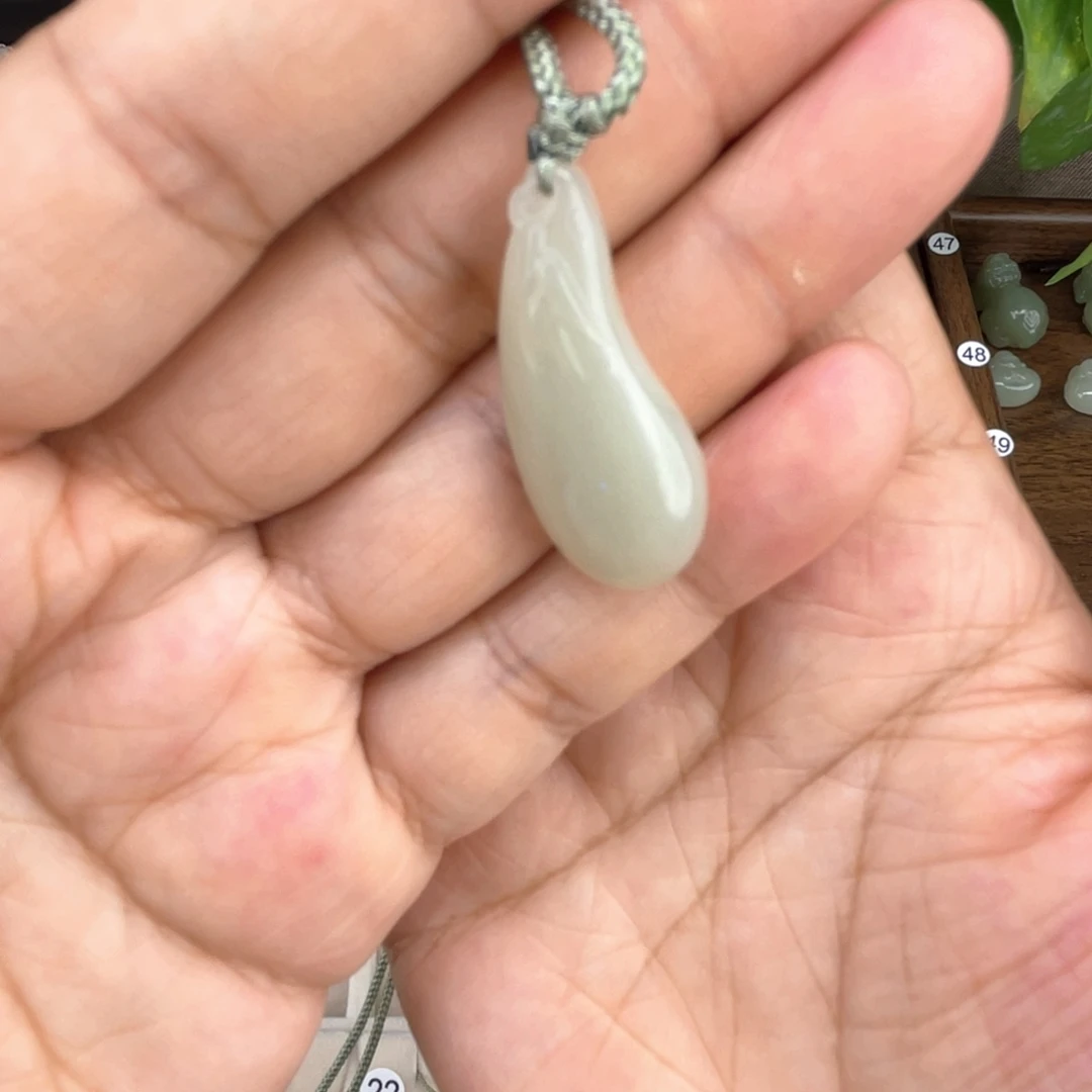和田玉未镶嵌吊坠(赠链)玉兰花（水线）