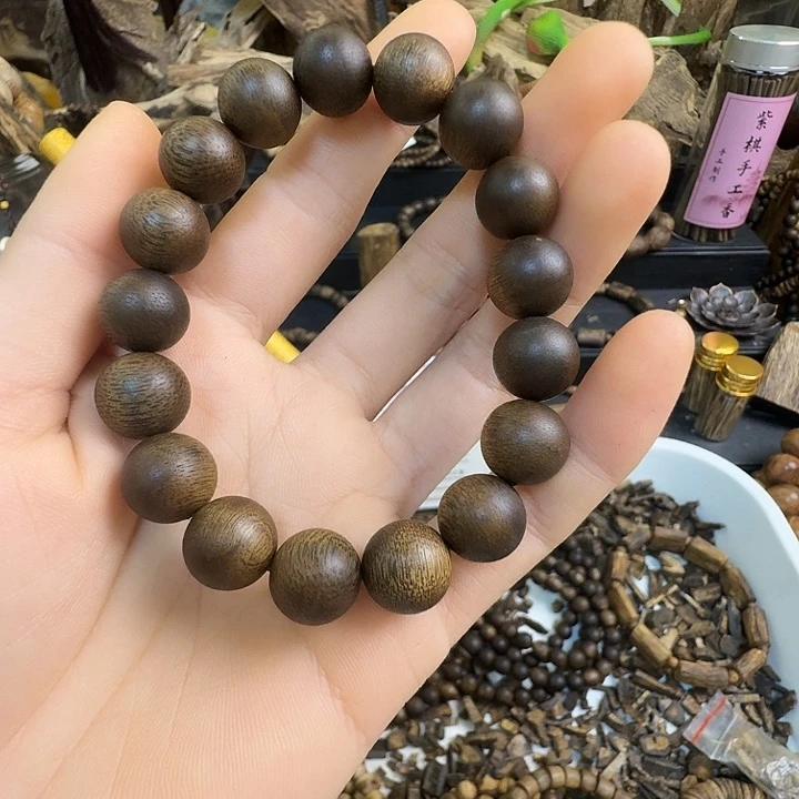 满***紅沉香碎屑沉香海南莺歌绿1.2大13克➕沉香碎屑多样性