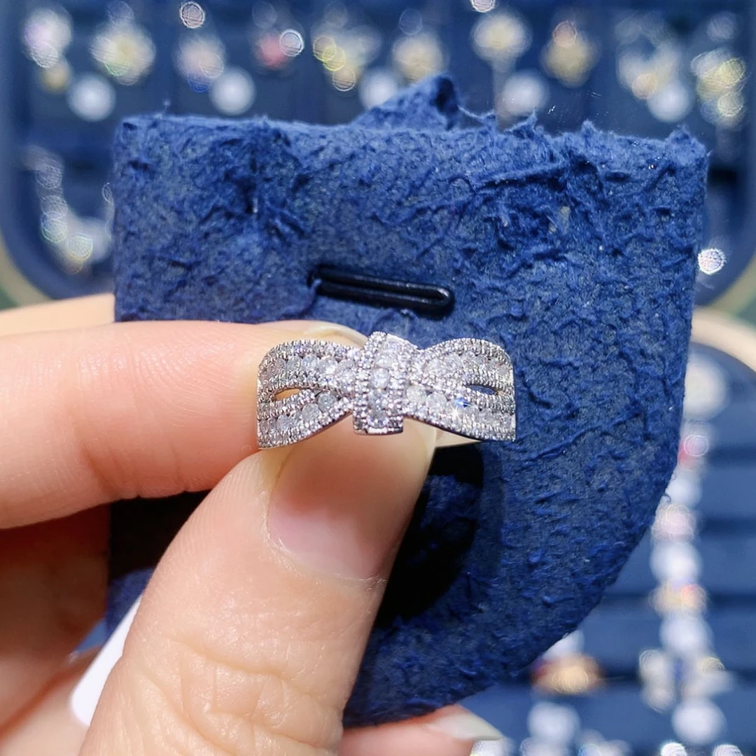 【闪购商品】铂Pt850镶嵌戒托钻石蝴蝶结排戒