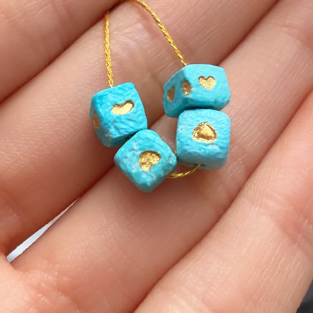 绿松石未镶嵌颈饰