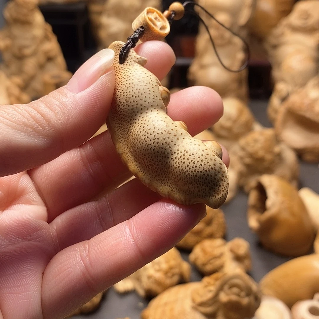 竹覆**球竹根雕豆角把件