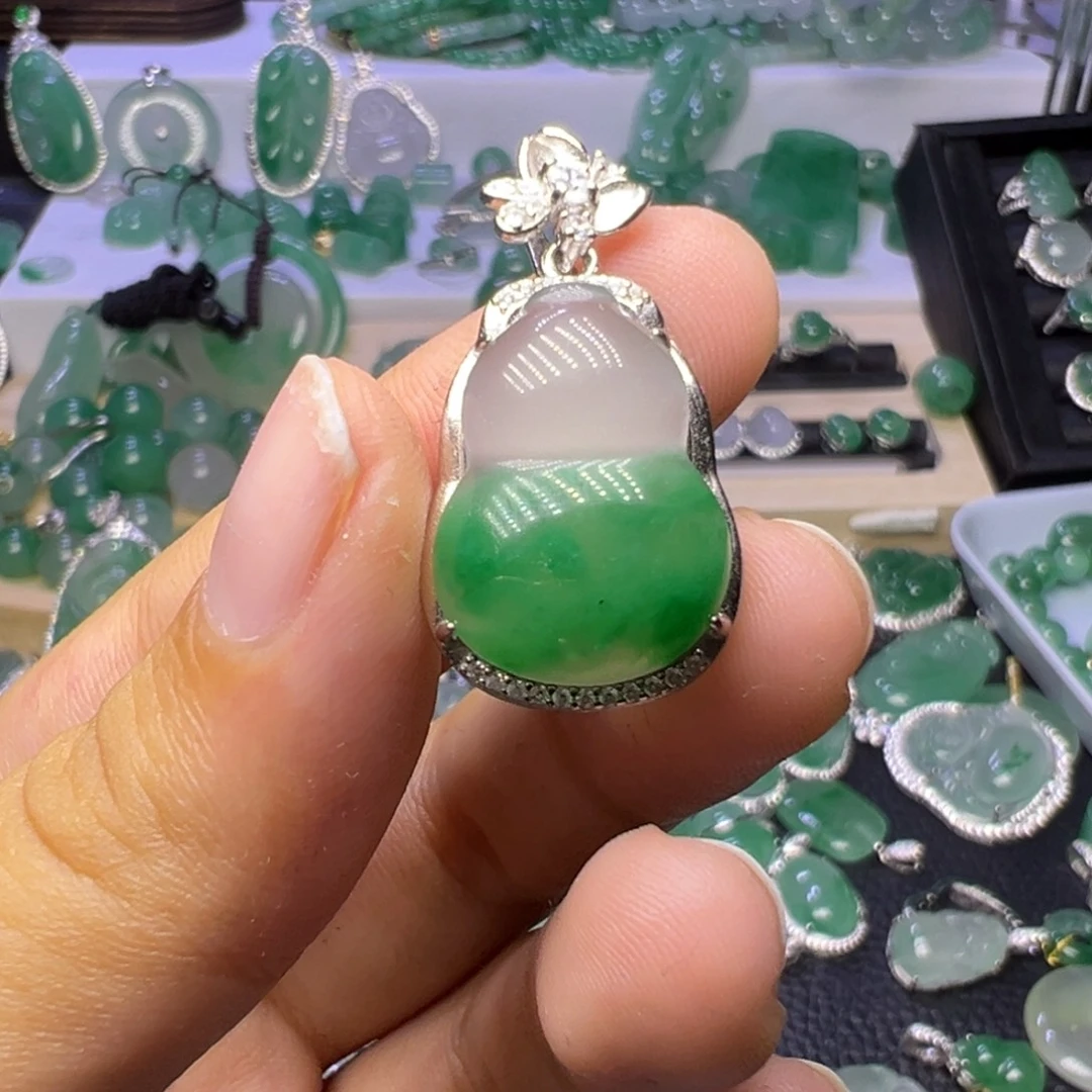 石英质玉未镶嵌颈饰