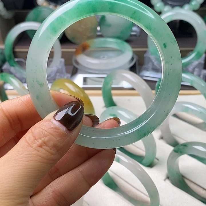 石英质玉（非洲翠）未镶嵌手镯