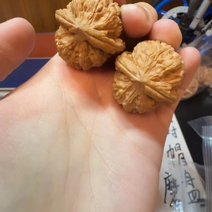 吊坠桃核33尺全家福雨花石