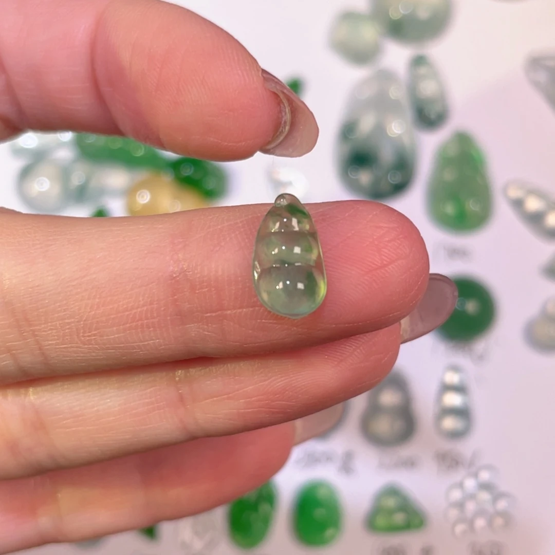 翡翠未镶嵌颈饰裸石