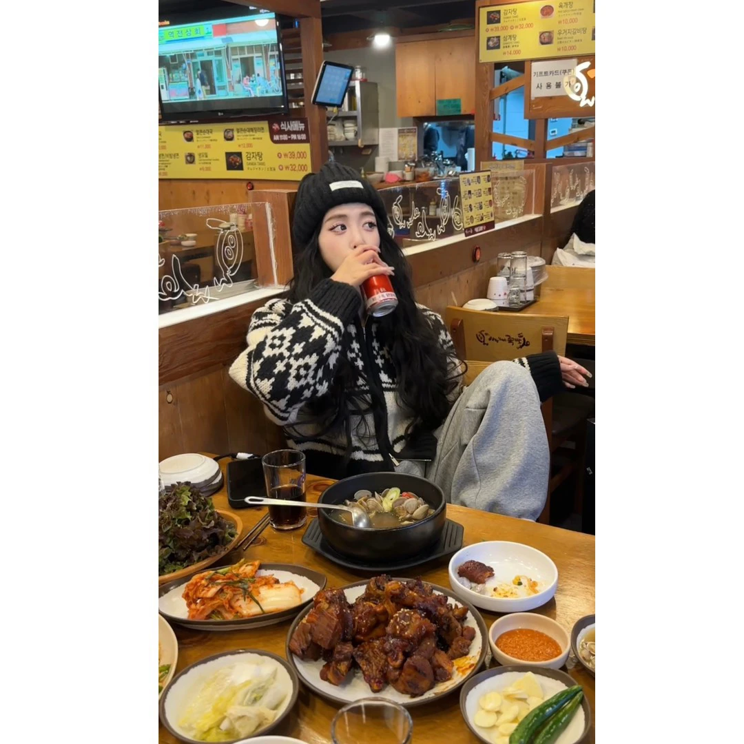 小曼家韩国冬季复古减龄娃娃领撞色提花设计双开拉链式针织衫外套