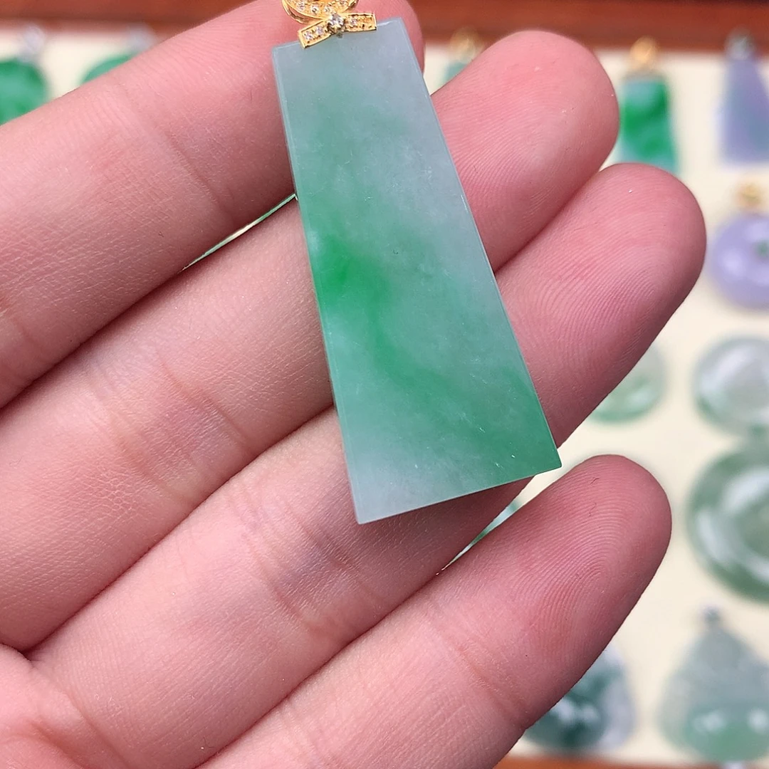 翡翠未镶嵌颈饰吊坠