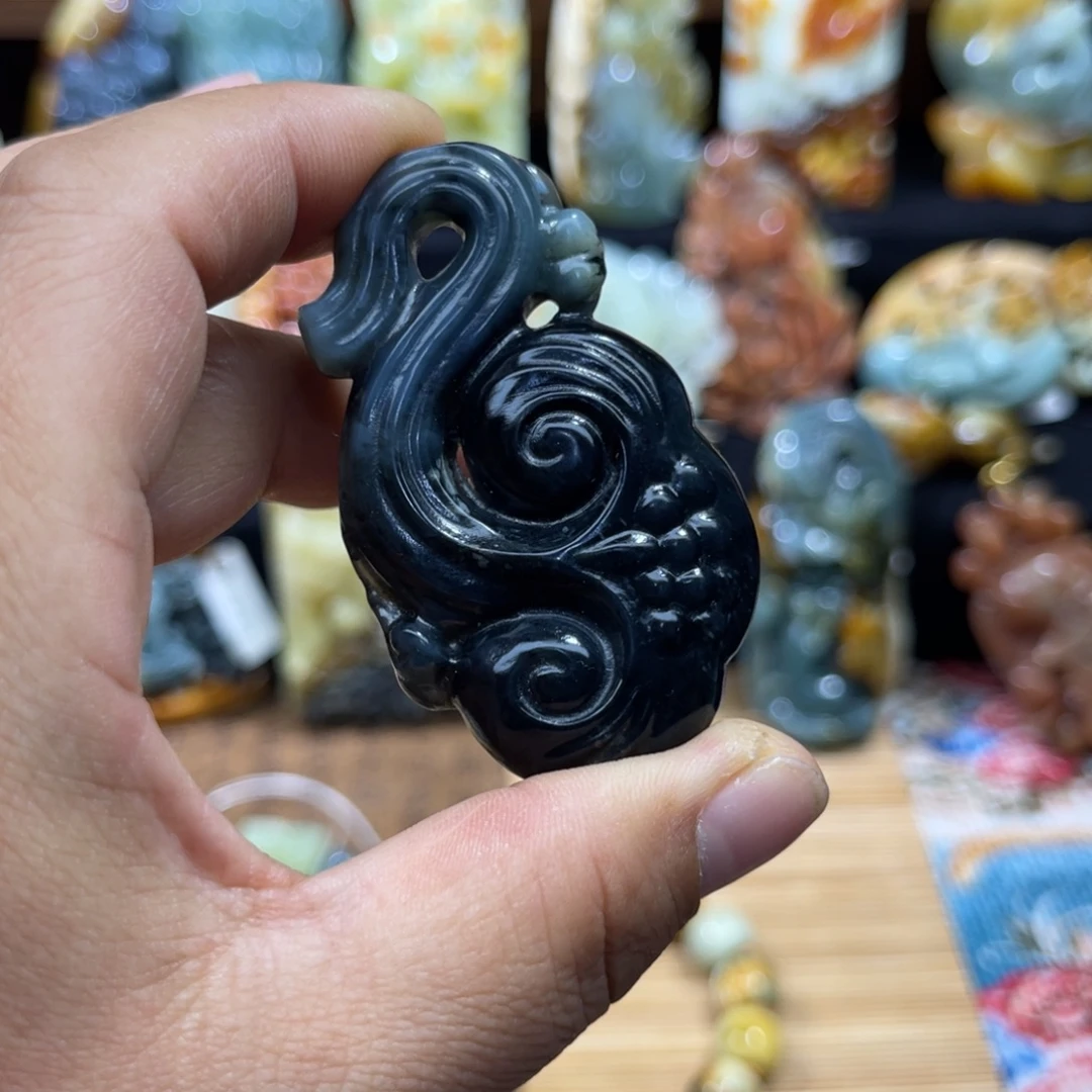 蛇纹石玉未镶嵌颈饰