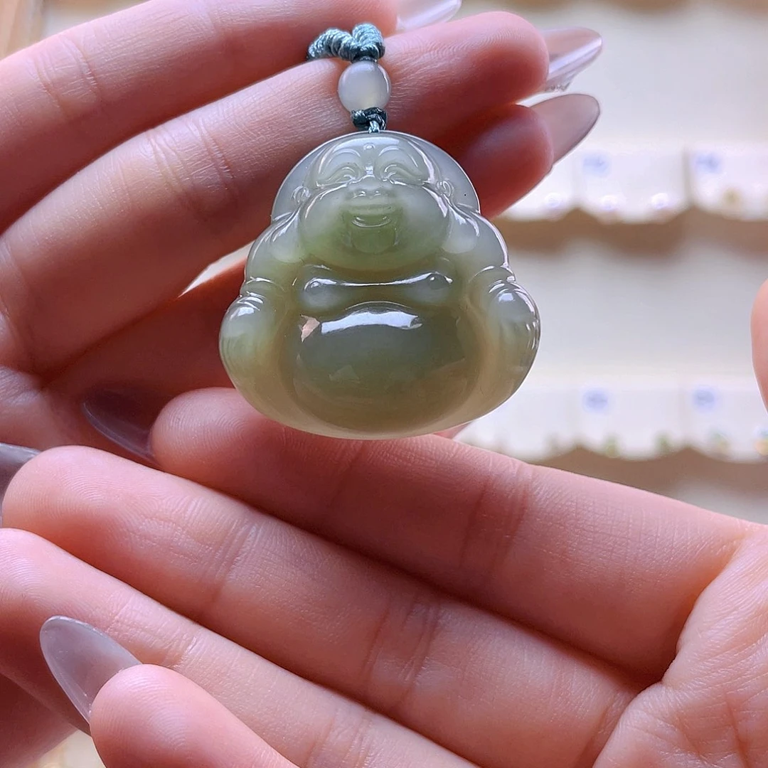 和田玉吊坠(赠链)未镶嵌碳**?