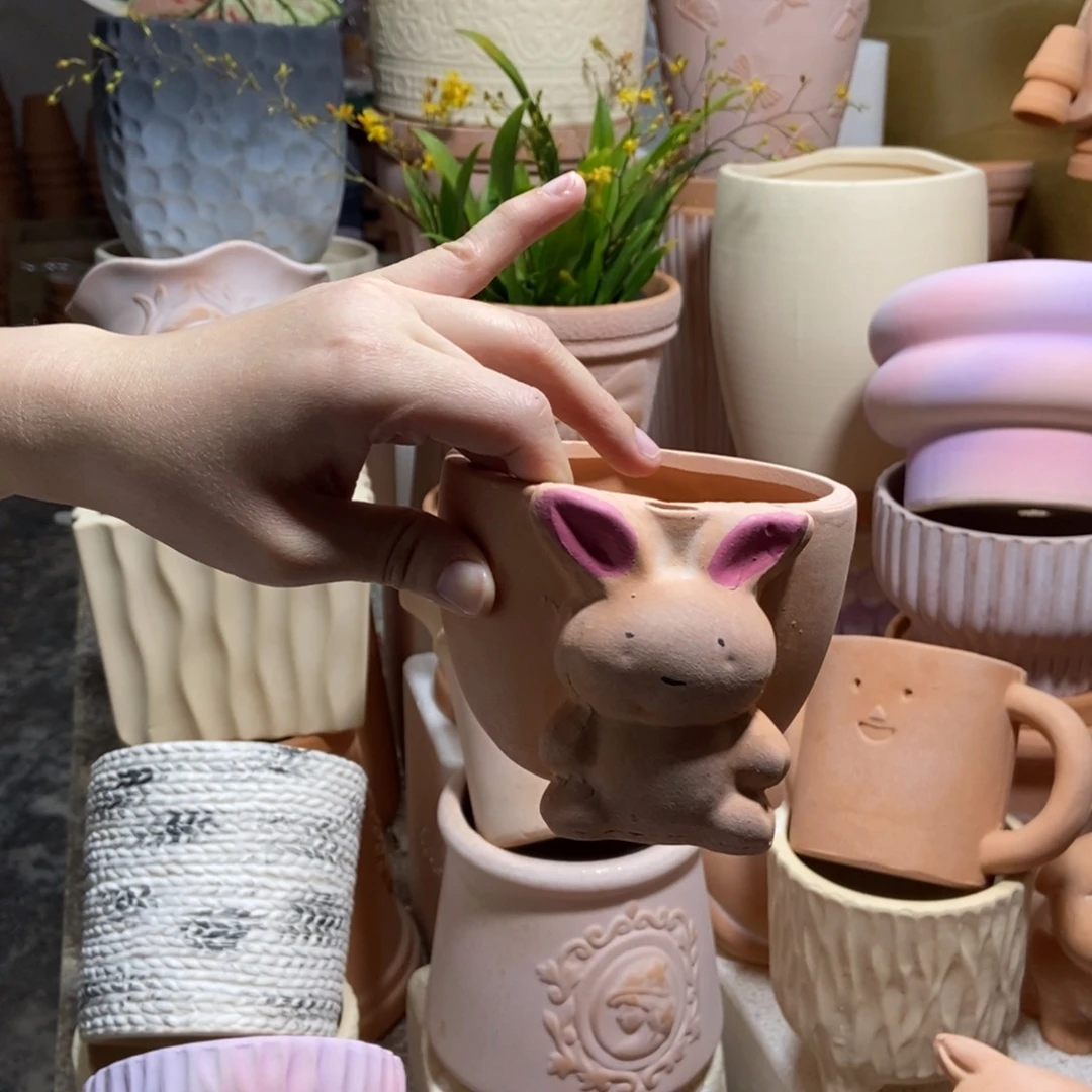 尹***尹11×8手工彩绘小兔子盆 粗陶1个