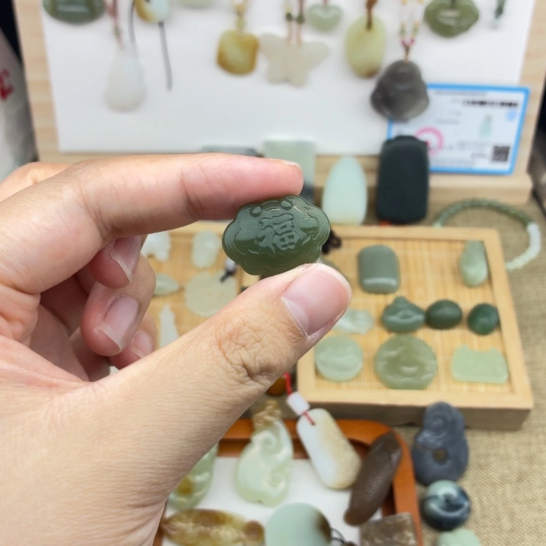 颈饰未镶嵌和田玉微瑕不退不换