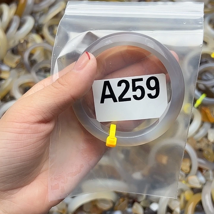 玛瑙/玉髓未镶嵌手镯59.6灰冰 福利款