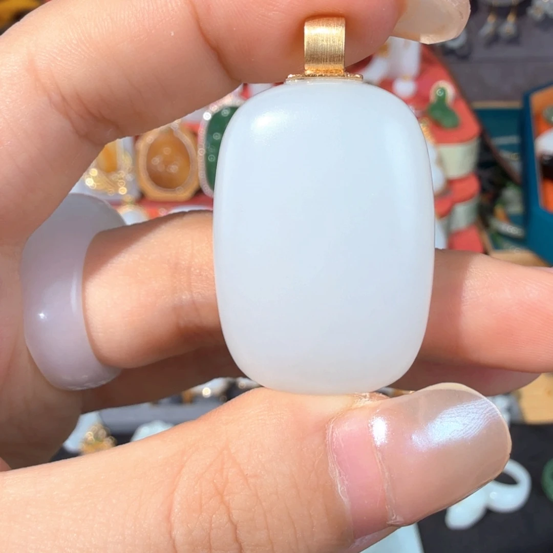 和田玉18K金镶嵌颈饰