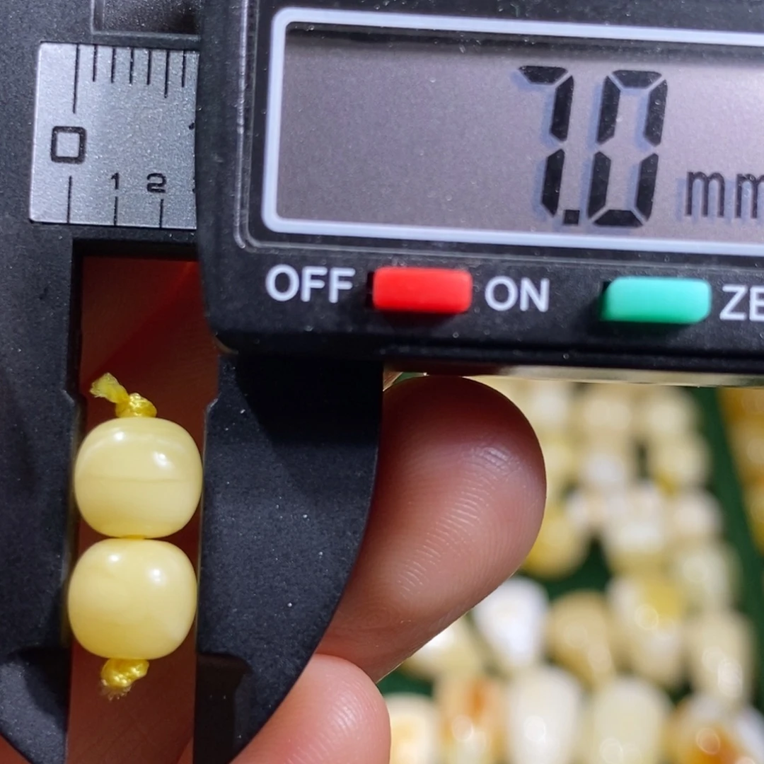 蜜蜡未镶嵌裸石配饰