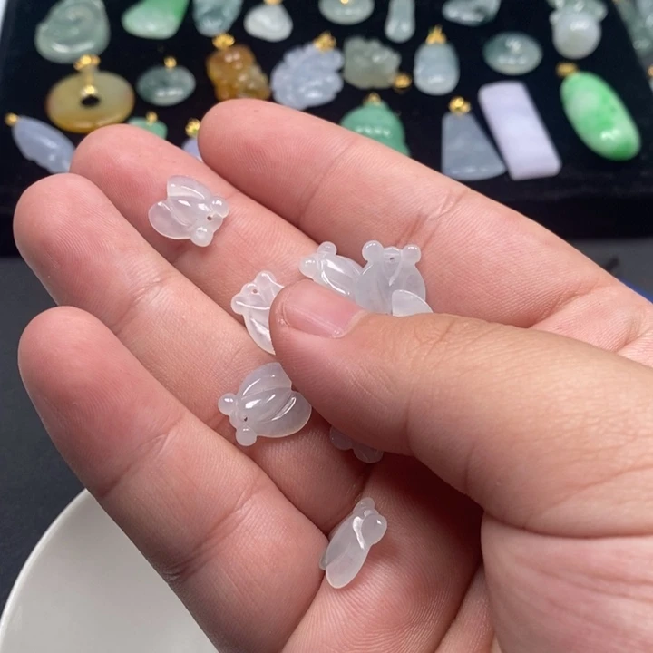 翡翠未镶嵌颈饰翡翠首饰