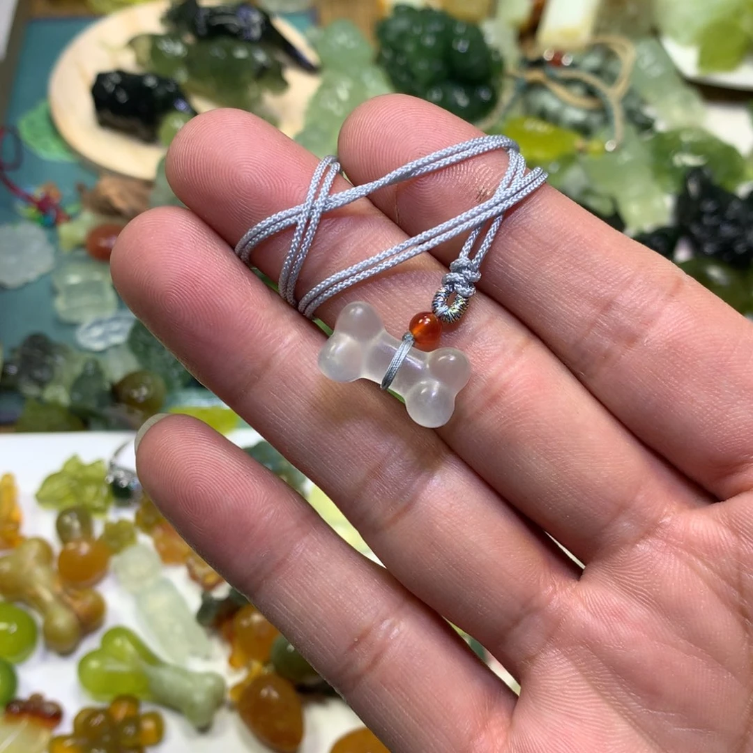 岫玉颈饰未镶嵌骨头