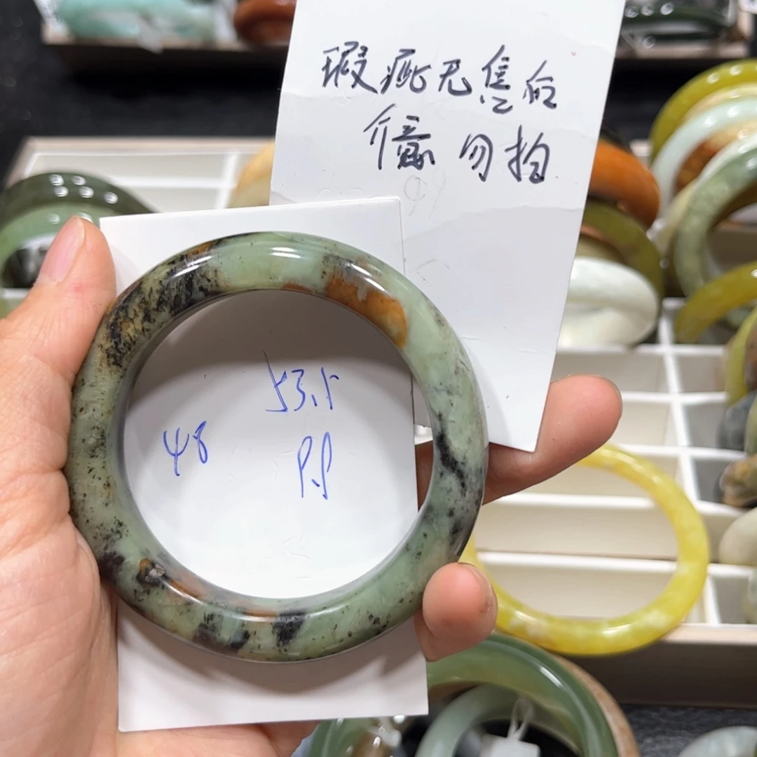 蛇纹石玉未镶嵌手镯