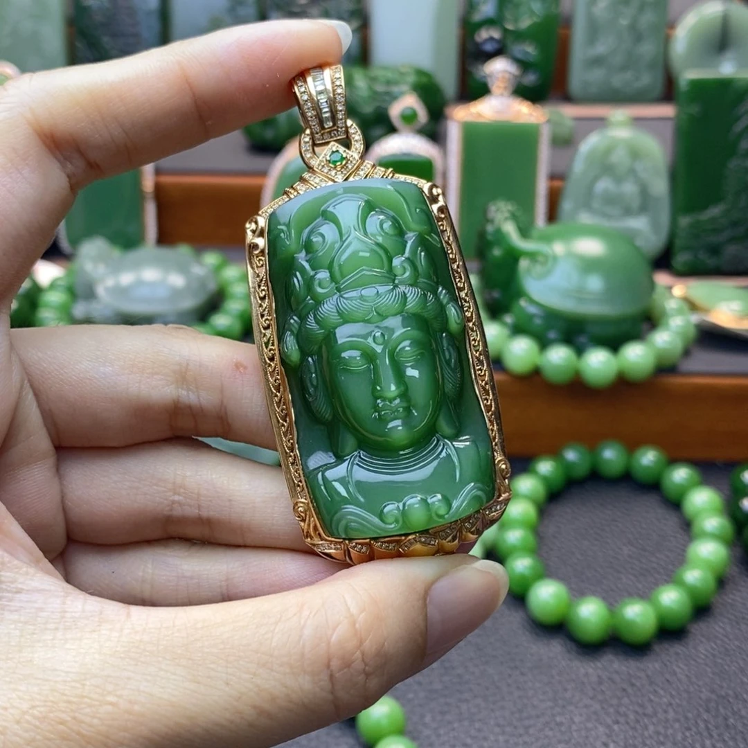 颈饰18K金镶嵌和田玉（碧玉）观音