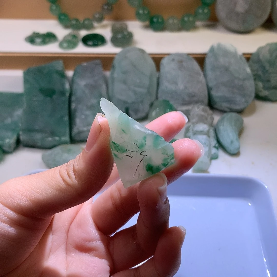 石英质玉未镶嵌珠宝半成品