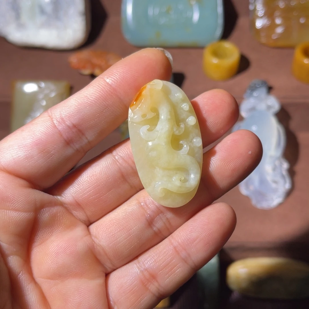 蛇纹石玉未镶嵌颈饰