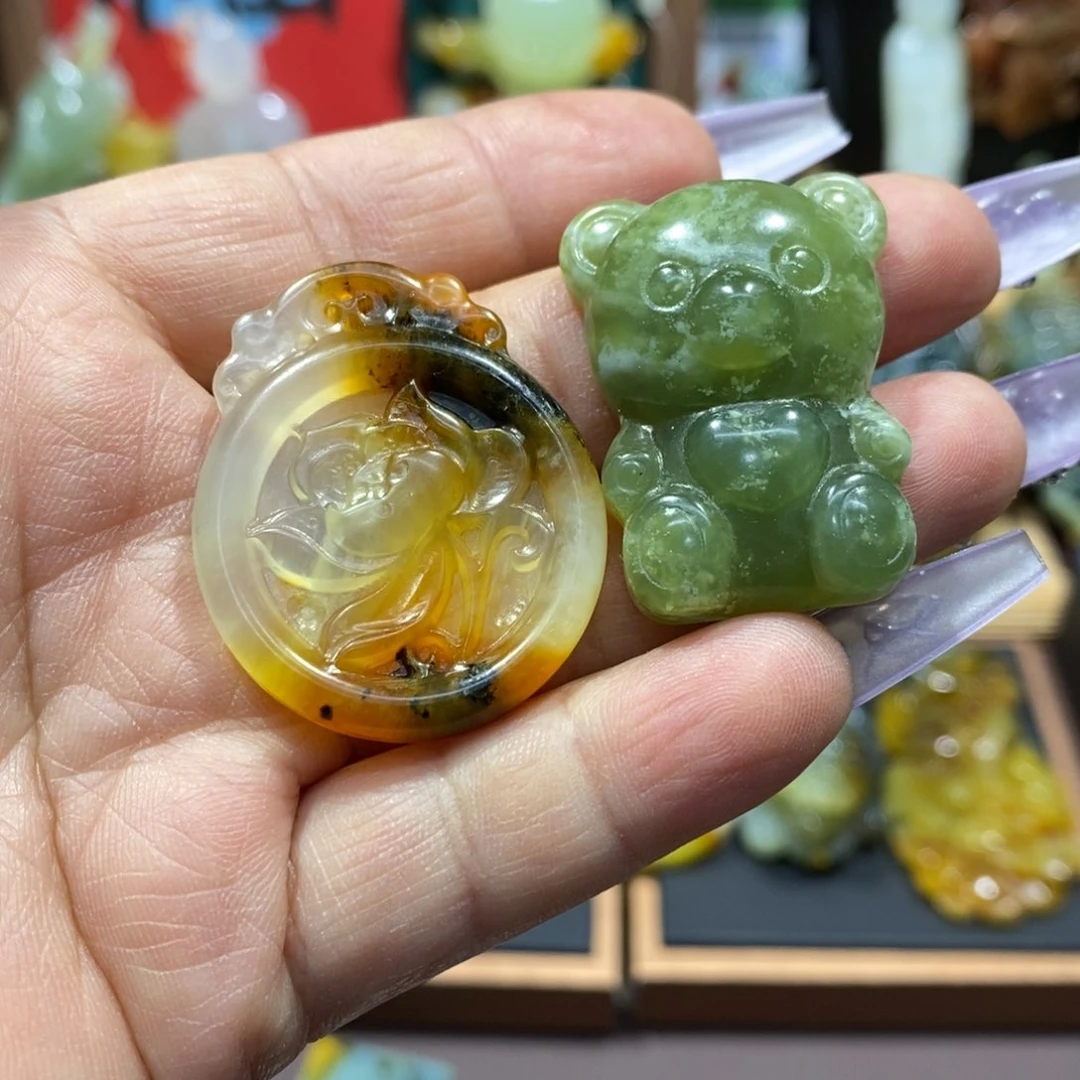 蛇纹石玉颈饰未镶嵌