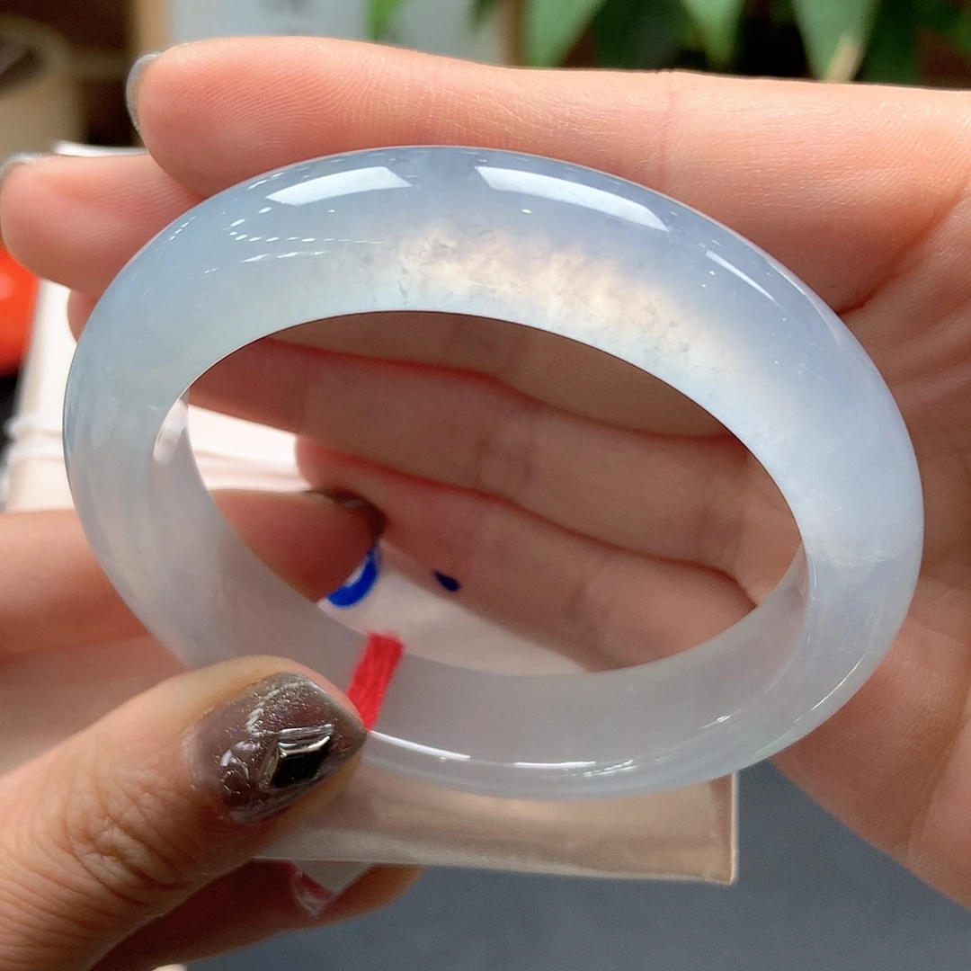 莉***.翡翠未镶嵌手镯白冰