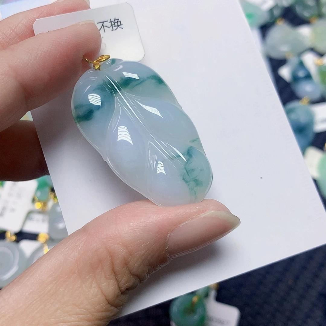 翡翠18K金镶嵌颈饰叶子