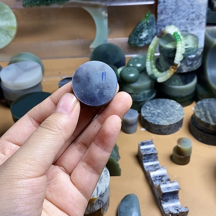 无***术和田玉（糖玉）未镶嵌珠宝半成品