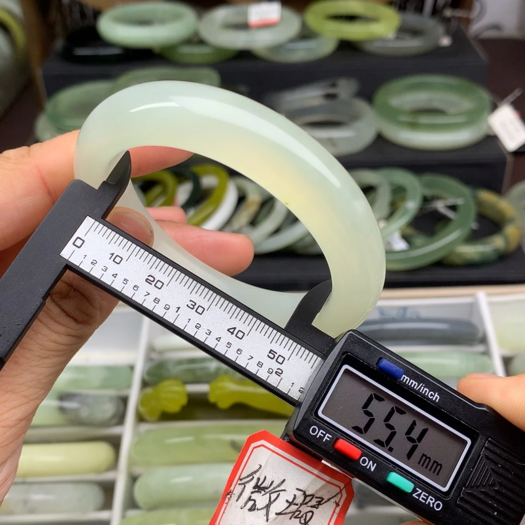 蛇纹石玉未镶嵌手镯570