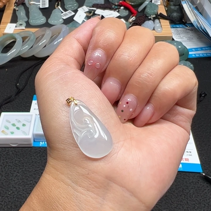 翡翠18K金镶嵌颈饰天然A货缅甸翡翠