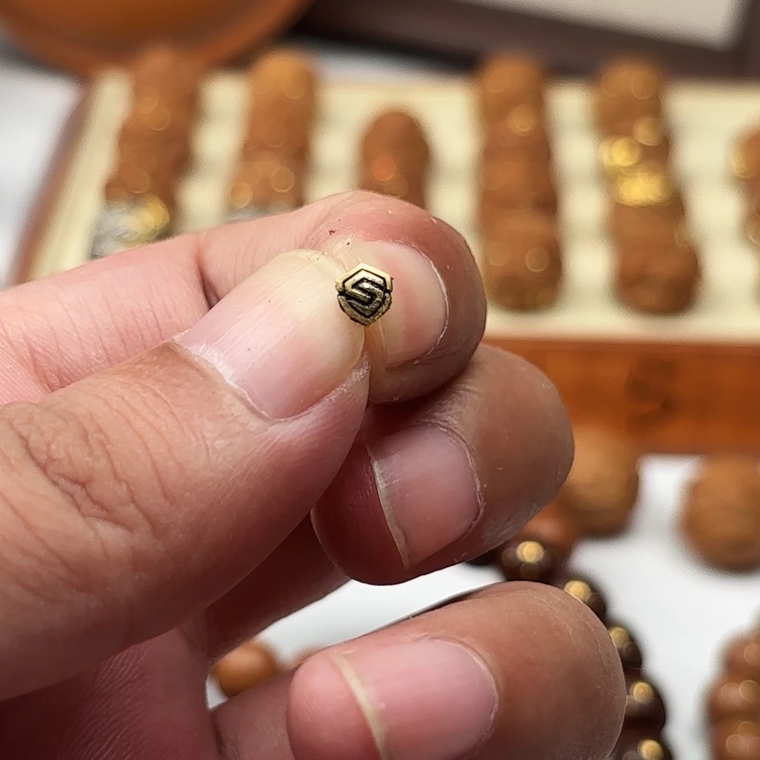 庄***庄猴头核桃吊坠金标