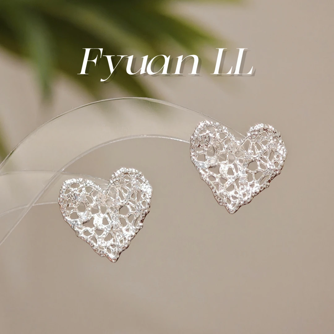 铜合金耳饰 通勤镂空爱心耳环女小众设计高级感耳钉耳饰2025新款
