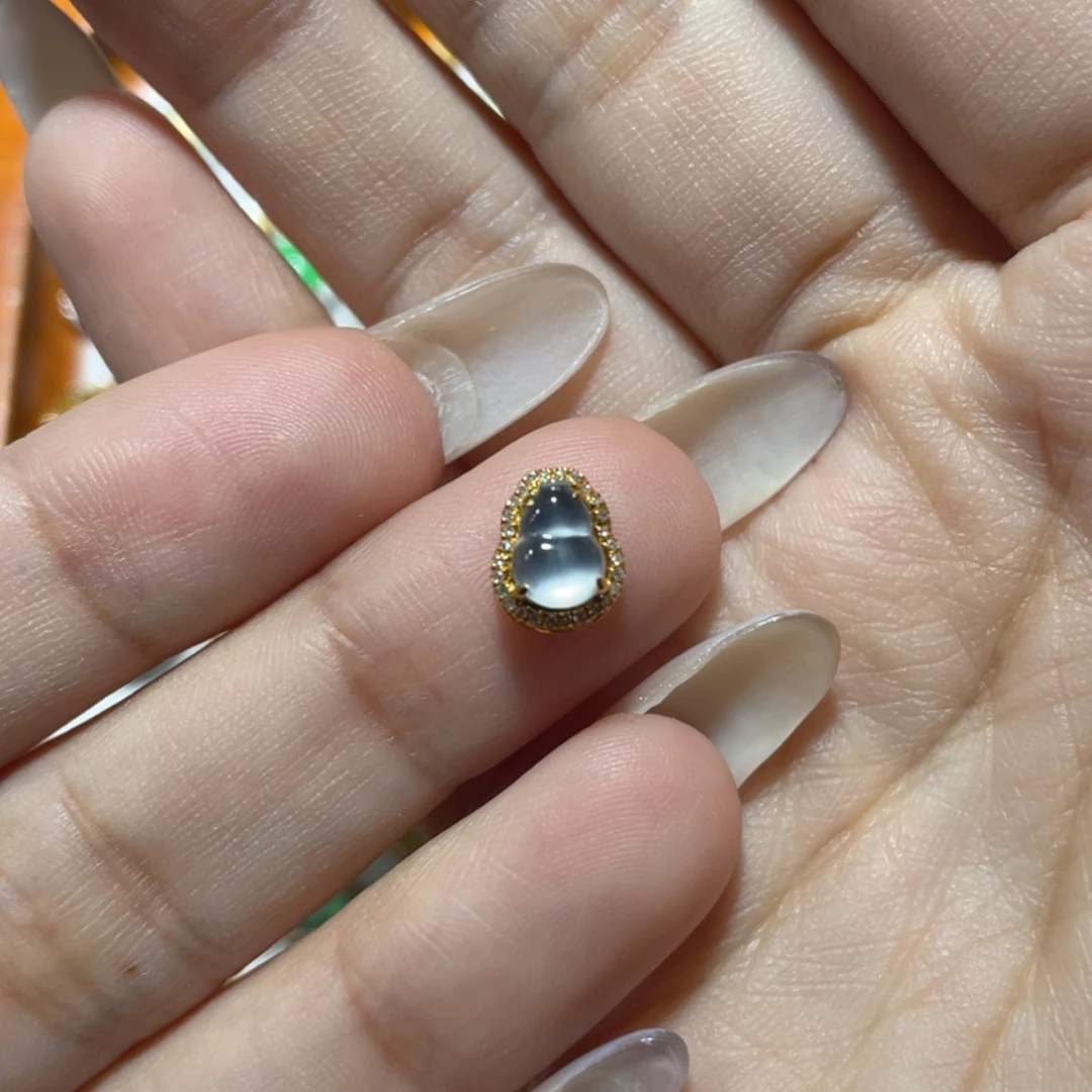 【闪购商品】颈饰18K金镶嵌翡翠