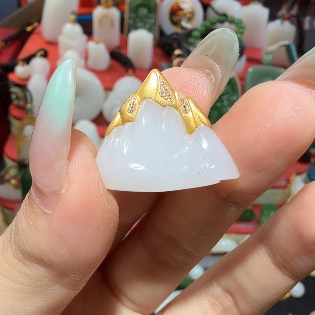 和田玉18K金镶嵌颈饰