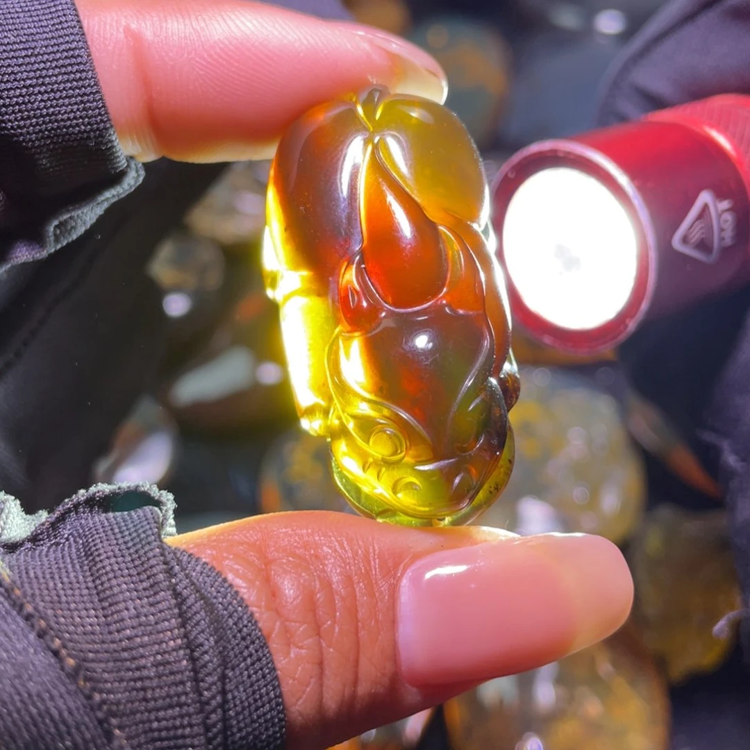 未镶嵌琥珀裸石？