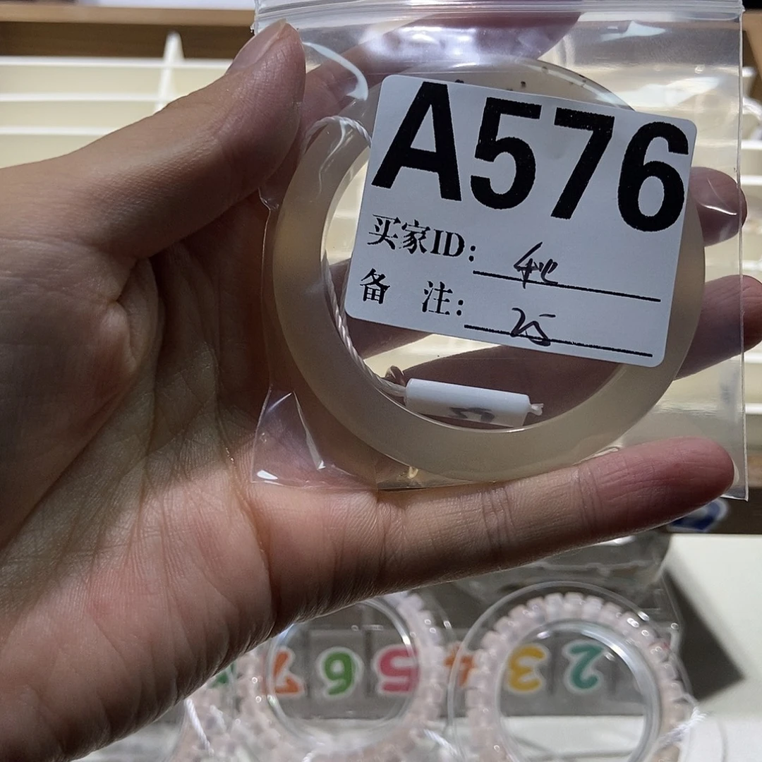 秋***绿玛瑙/玉髓合金手镯576