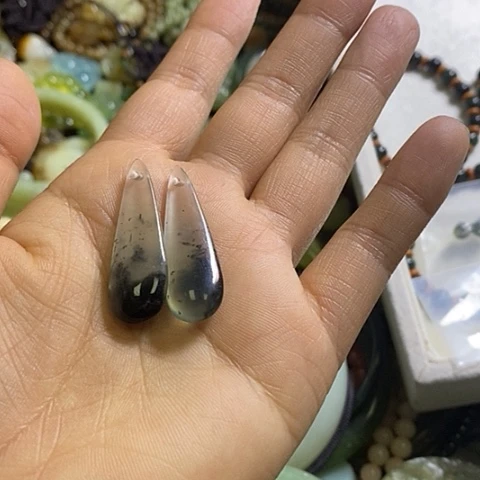 岫玉未镶嵌耳环一对