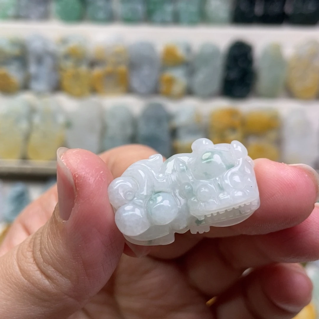 翡翠吊坠(赠链)未镶嵌