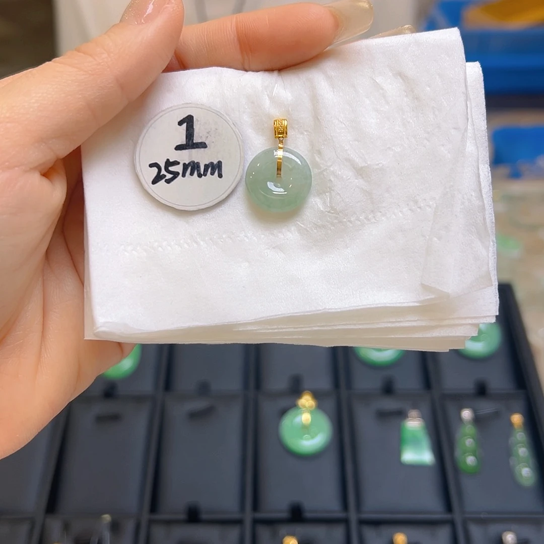 翡翠颈饰18K金镶嵌翡翠