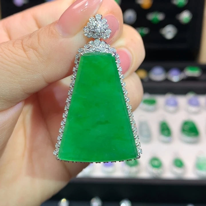 翡翠吊坠(不含链)18K金镶嵌