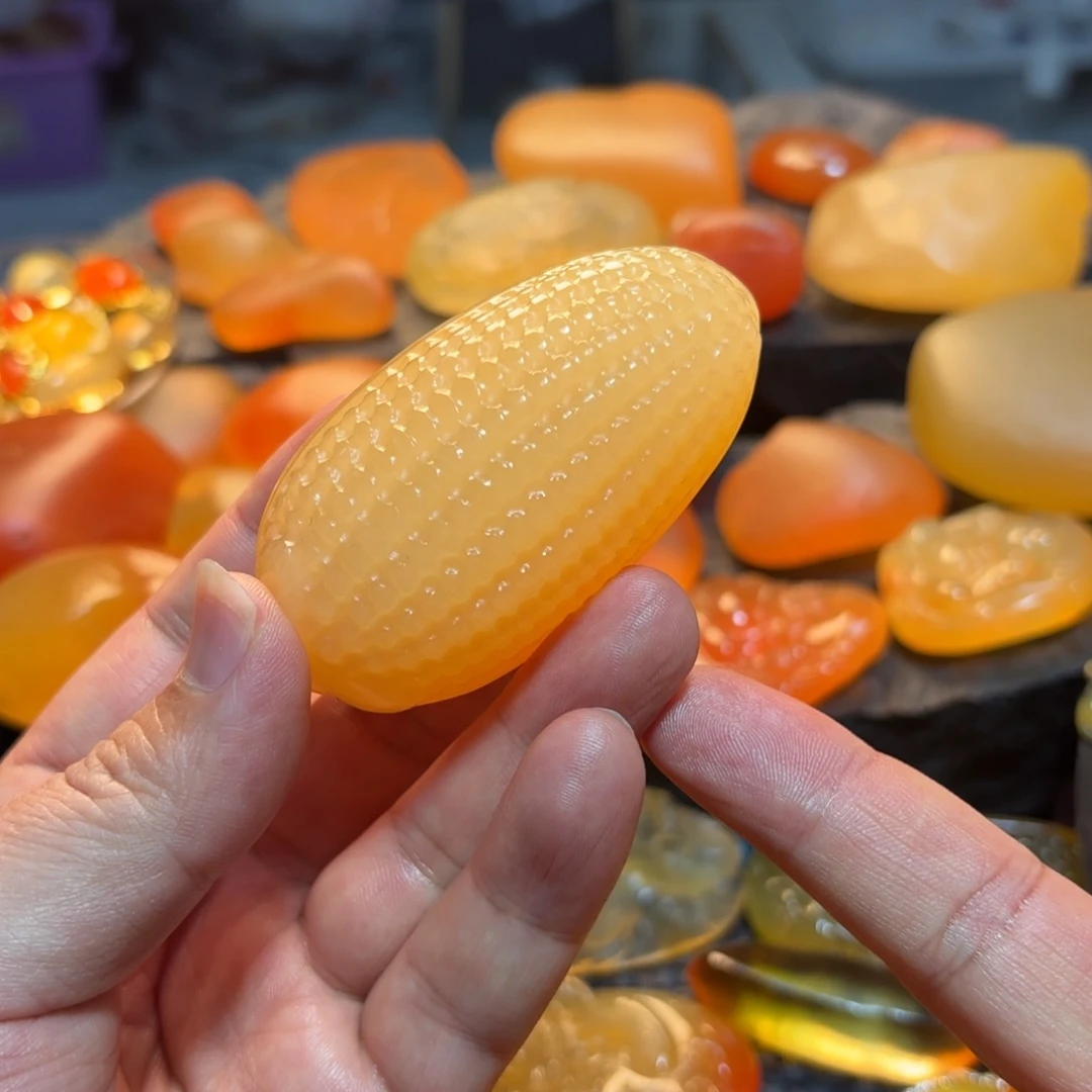 石英质玉挂件未镶嵌铜*台