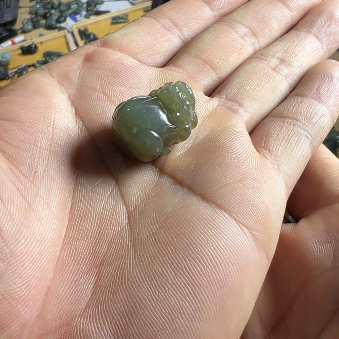 西***家颈饰未镶嵌和田玉