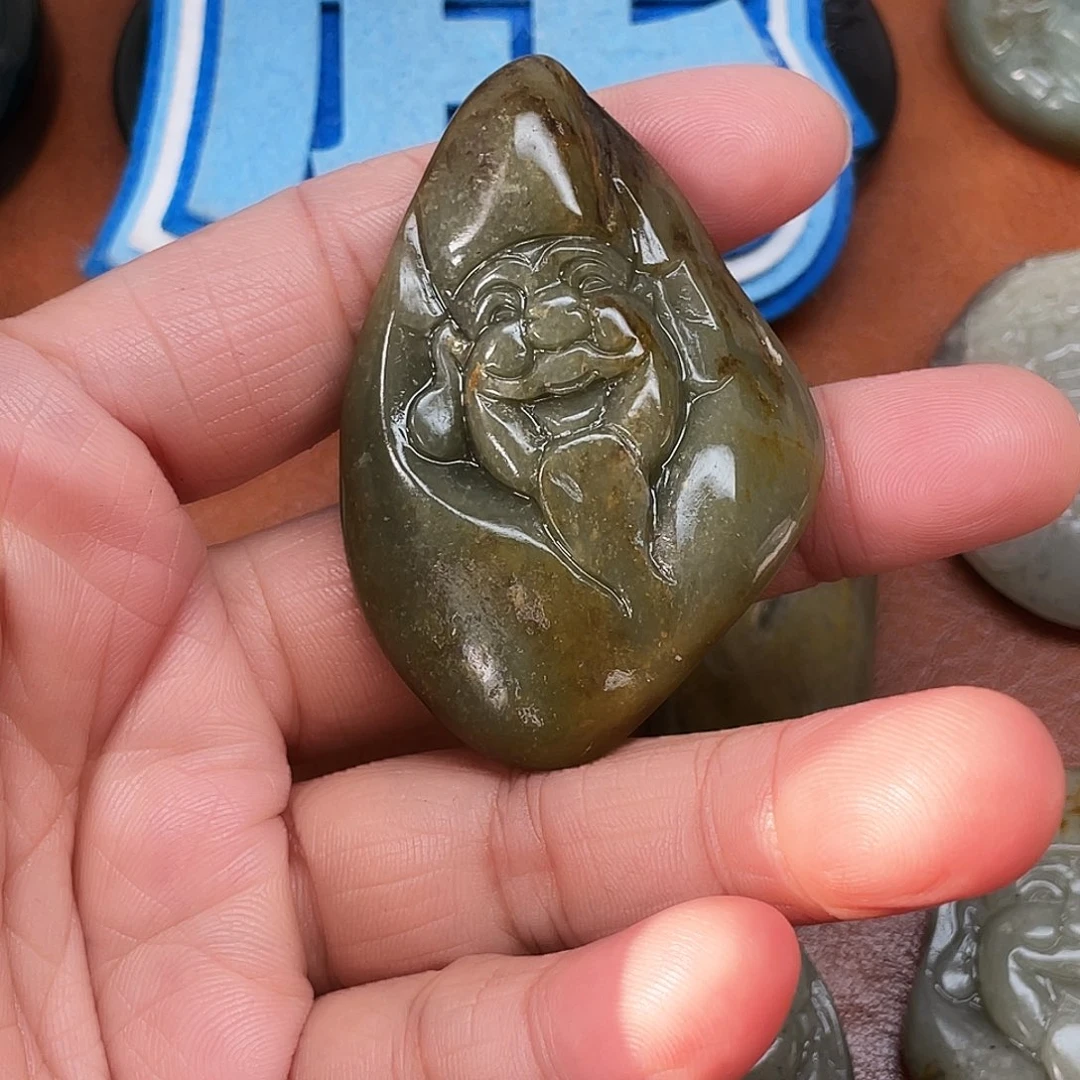 尘***风和田玉未镶嵌颈饰