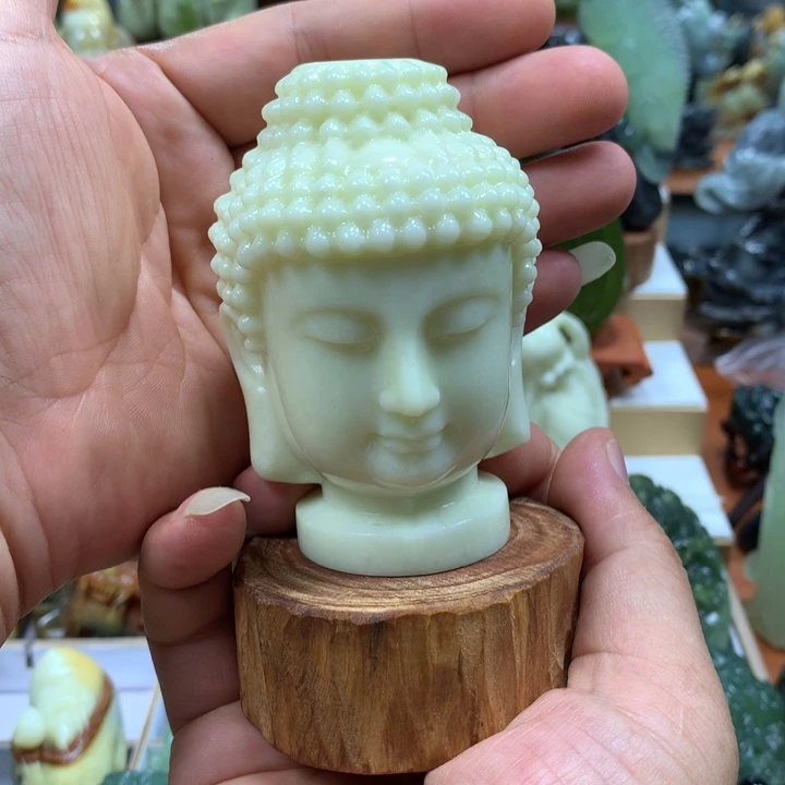 梅***来未镶嵌蛇纹石玉手把件