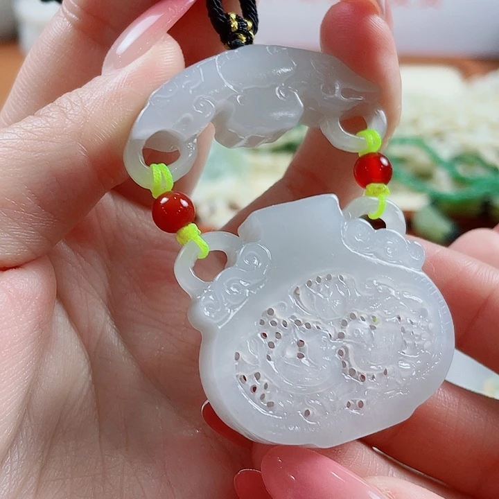 颈饰未镶嵌和田玉