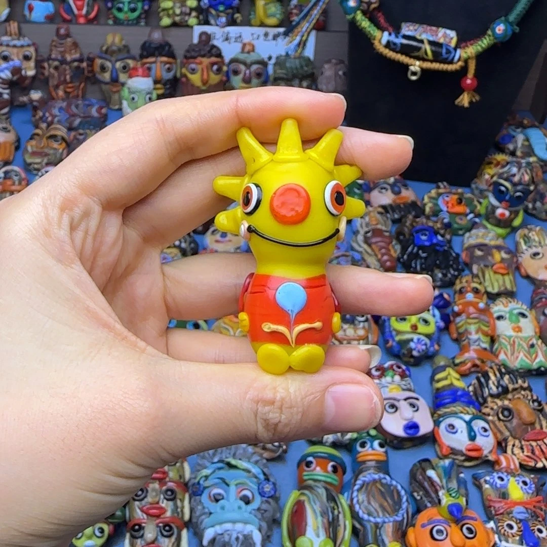 琉璃非金属玻璃颈饰太阳娃一个