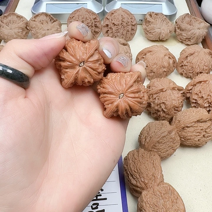 文玩核桃吊坠定*?36全品原装无药山地磨盘（手工打底）